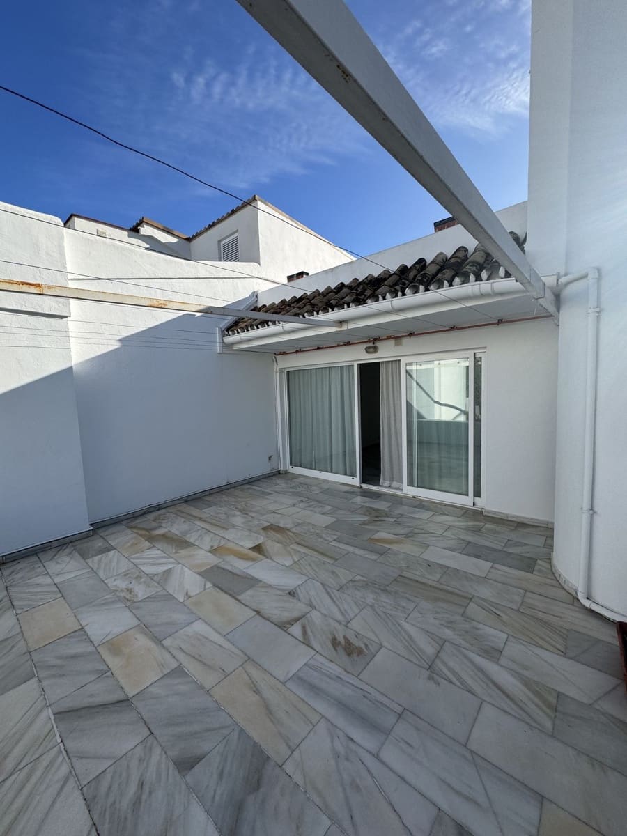 4 soveværelse Byhus til salg i Torrequebrada med swimmingpool garage - € 600.000 (Ref: 9064474)