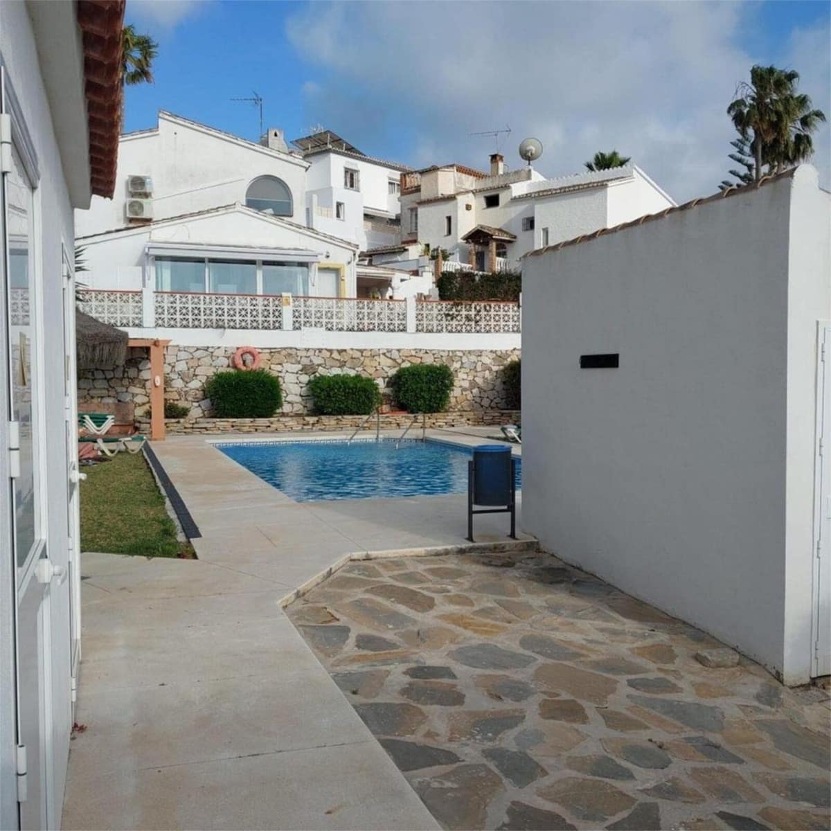 4 soveværelse Byhus til salg i Calahonda med swimmingpool garage - € 635.000 (Ref: 9072669)