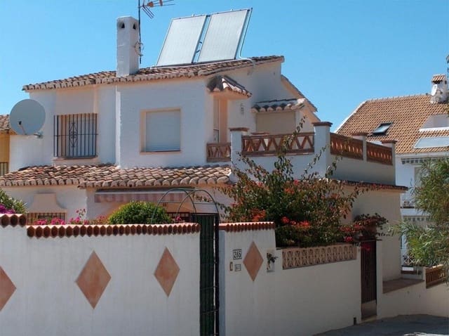 4 makuuhuone Omakotitalo myytävänä paikassa Calahonda, Mijas mukana uima-altaan 
autotalli - 635 000 € (Ref: 9072669)