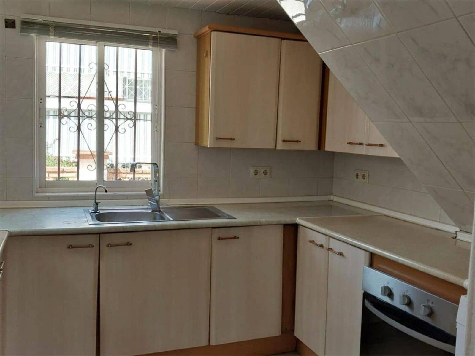 4 soveværelse Byhus til salg i Calahonda med swimmingpool garage - € 635.000 (Ref: 9072669)