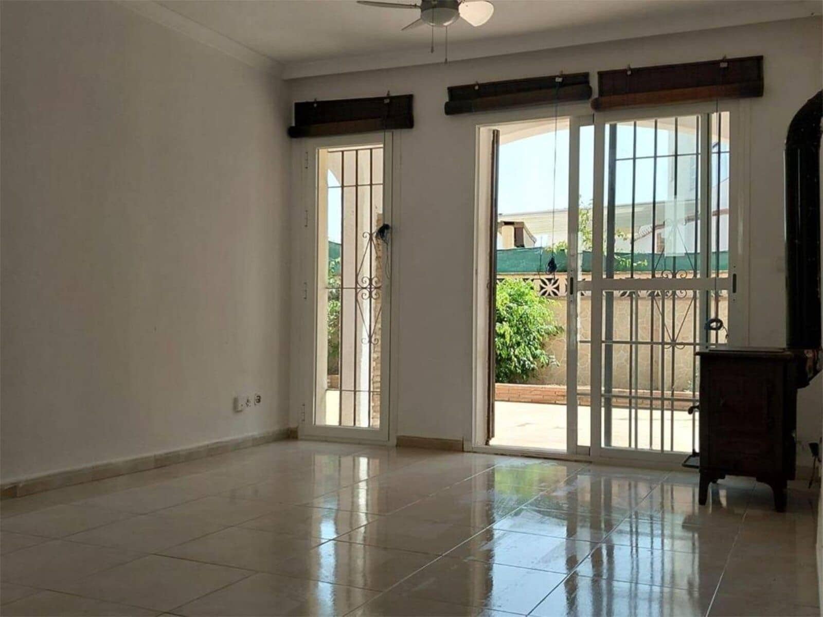 4 soveværelse Byhus til salg i Calahonda med swimmingpool garage - € 635.000 (Ref: 9072669)