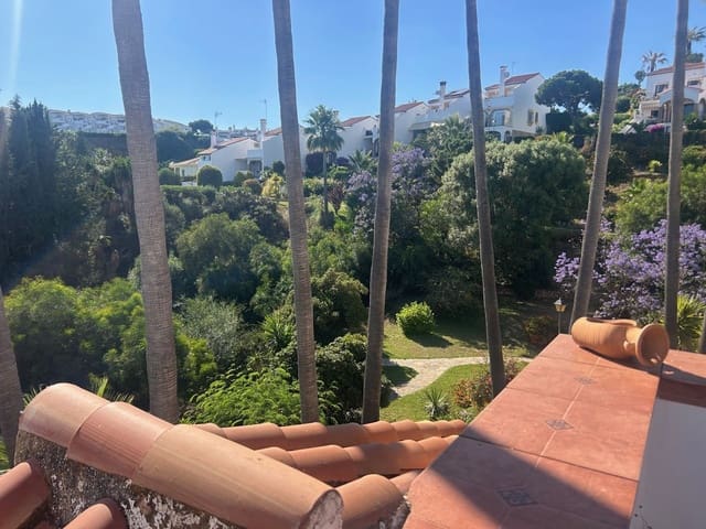 4 makuuhuone Omakotitalo myytävänä paikassa Calahonda, Mijas mukana uima-altaan - 425 000 € (Ref: 9072672)