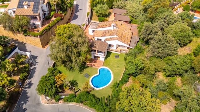 4 Zimmer Villa zu verkaufen in El Rosario, Marbella mit Pool Garage - 1.400.000 € (Ref: 9072933)