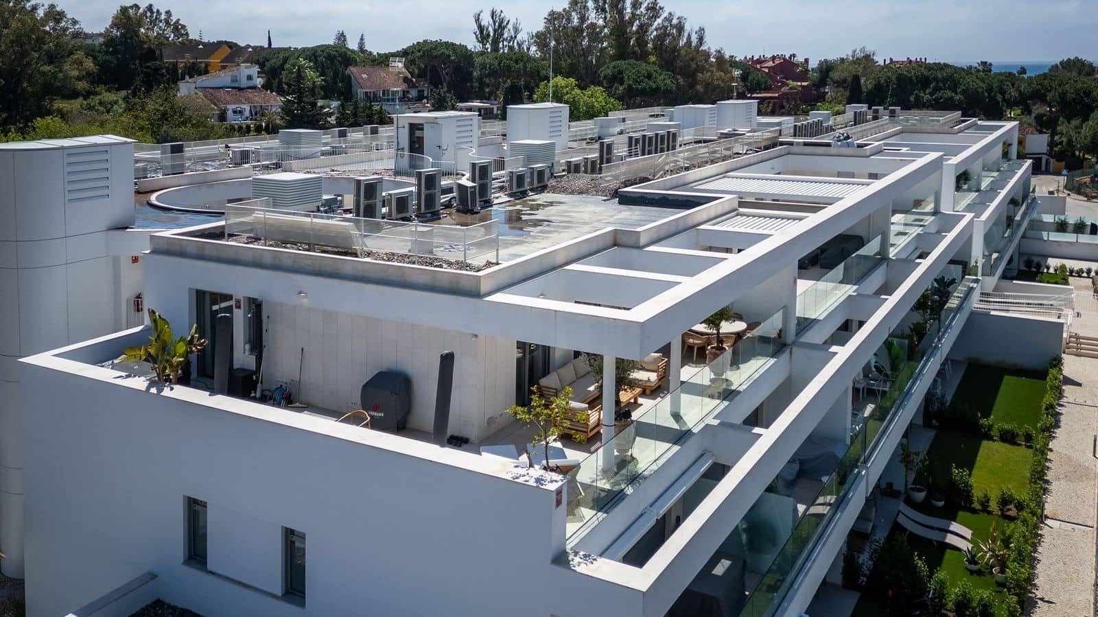 3 bedroom Penthouse for sale in Elviria with pool garage - € 1,349,000 (Ref: 9073693)