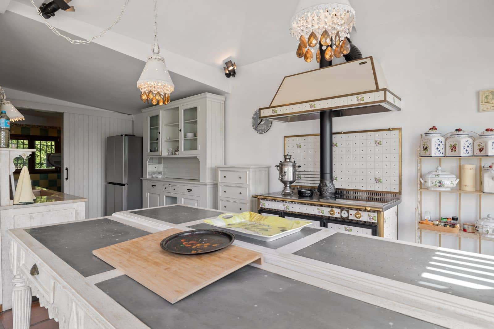 6 sypialnia Willa na sprzedaż w Marbesa z basenem garażem - 1 795 000 € (Ref: 9073700)