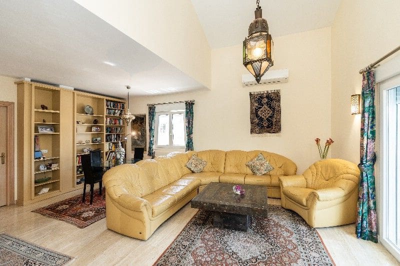 3 soverom Villa til salgs i Marbesa med svømmebasseng garasje - € 1 695 000 (Ref: 9073703)