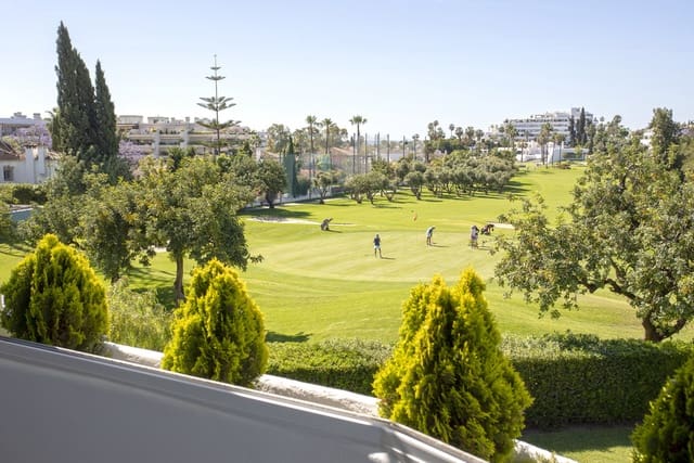 2 Zimmer Apartment zu verkaufen in Guadalmina Alta, Marbella mit Garage - 695.000 € (Ref: 9086598)