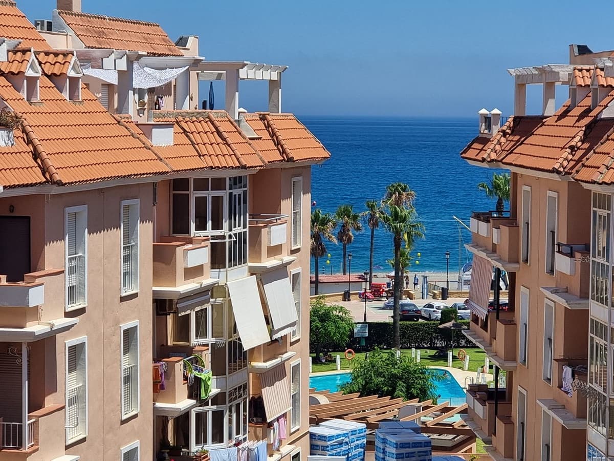 2 quarto Penthouse para venda em San Luis de Sabinillas com piscina - 229 000 € (Ref: 9095804)