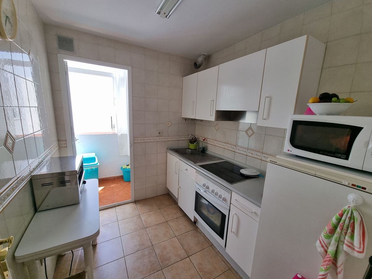 2 quarto Penthouse para venda em San Luis de Sabinillas com piscina - 229 000 € (Ref: 9095804)