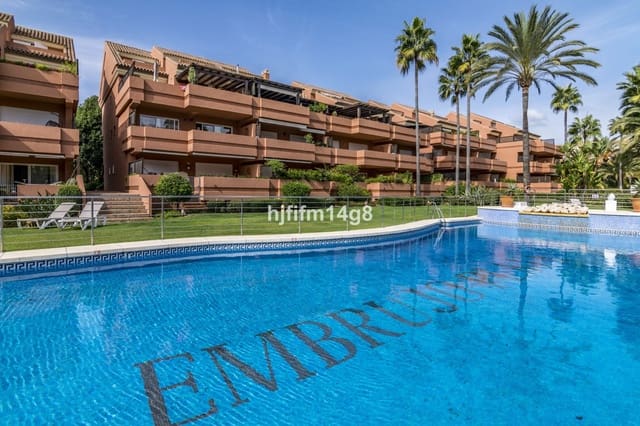 2 soveværelse Lejlighed til salg i Puerto Banus, Marbella med swimmingpool - € 879.000 (Ref: 9096263)