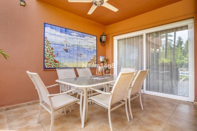 2 soveværelse Lejlighed til salg i Puerto Banus, Marbella med swimmingpool - € 879.000 (Ref: 9096263)