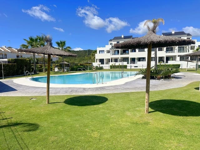 3 chambre Penthouse à vendre à Bahía Dorada, Estepona avec piscine garage - 735 000 € (Ref: 9096281)