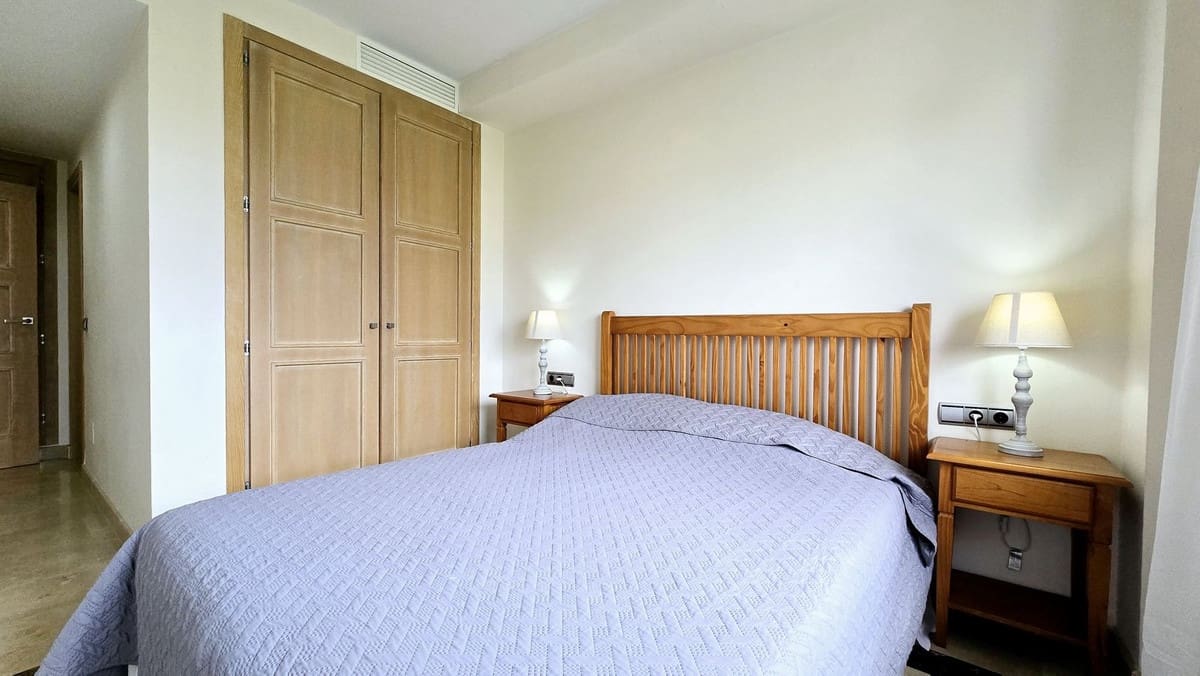 2 bedroom Apartment for sale in La Duquesa / Puerto de la Duquesa with pool garage - € 399,000 (Ref: 9096284)