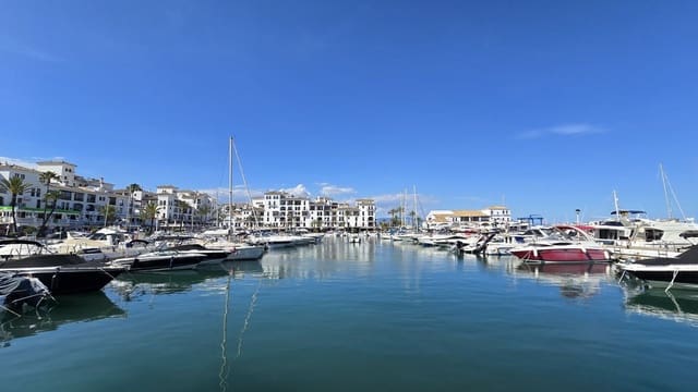 2 soveværelse Lejlighed til salg i La Duquesa / Puerto de la Duquesa, Manilva med swimmingpool garage - € 399.000 (Ref: 9096284)