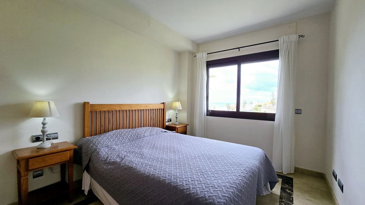 2 bedroom Apartment for sale in La Duquesa / Puerto de la Duquesa with pool garage - € 399,000 (Ref: 9096284)