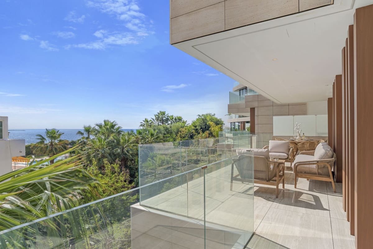 2 quarto Apartamento para venda em Estepona com piscina garagem - 1 350 000 € (Ref: 9096296)