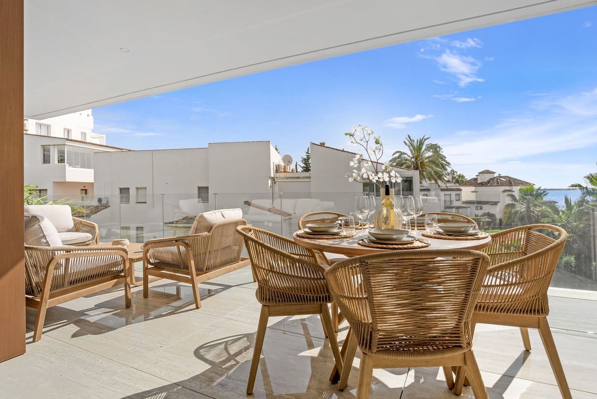 2 quarto Apartamento para venda em Estepona com piscina garagem - 1 350 000 € (Ref: 9096296)