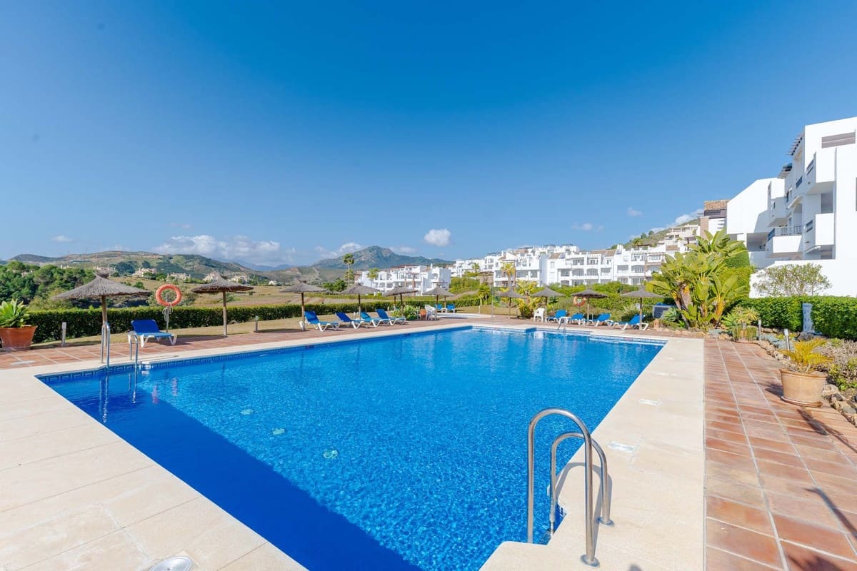 2 soverom Leilighet til salgs i Los Arqueros med svømmebasseng garasje - € 439 000 (Ref: 9103863)