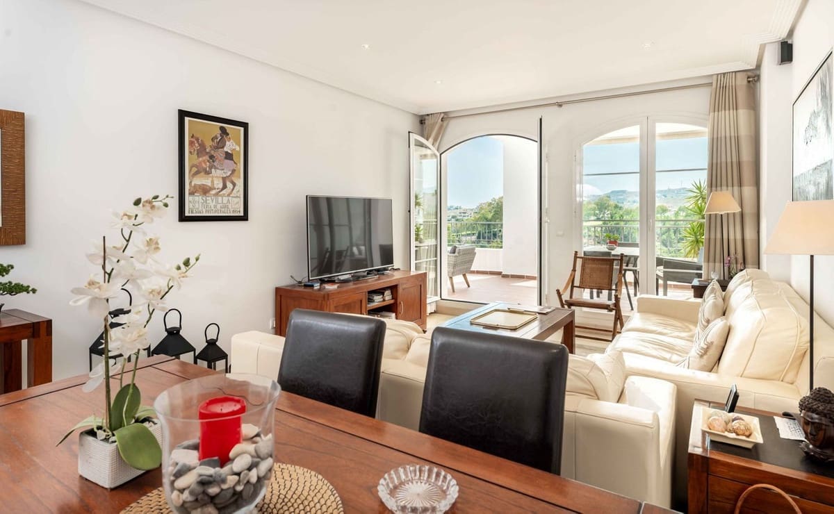 2 soverom Leilighet til salgs i Los Arqueros med svømmebasseng garasje - € 439 000 (Ref: 9103863)