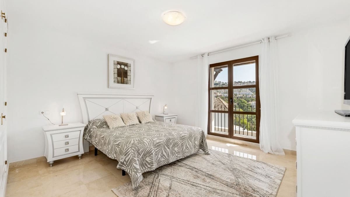 4 soveværelse Villa til salg i Los Arqueros med swimmingpool - € 1.999.999 (Ref: 9105068)