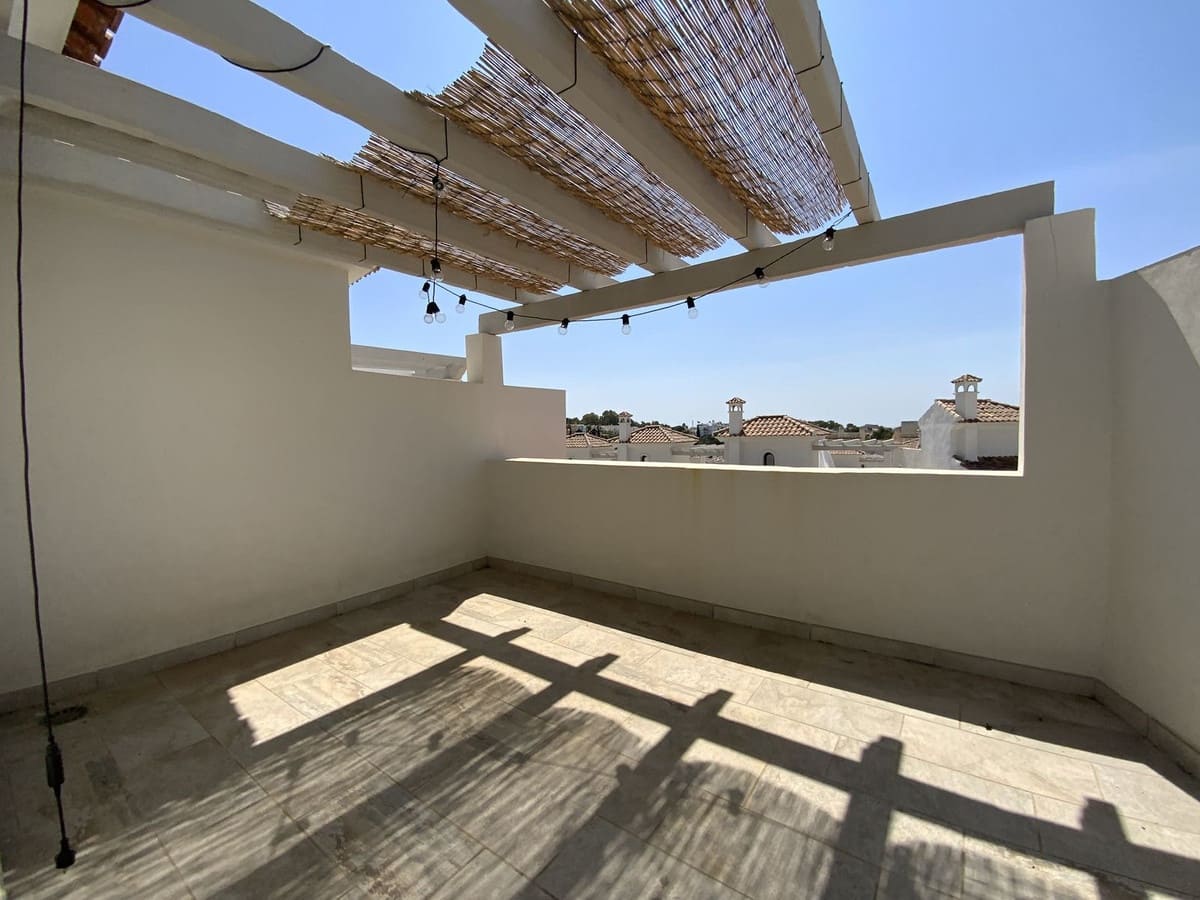 3 soverom Hus til salgs i El Paraiso med svømmebasseng garasje - € 495 000 (Ref: 9107008)