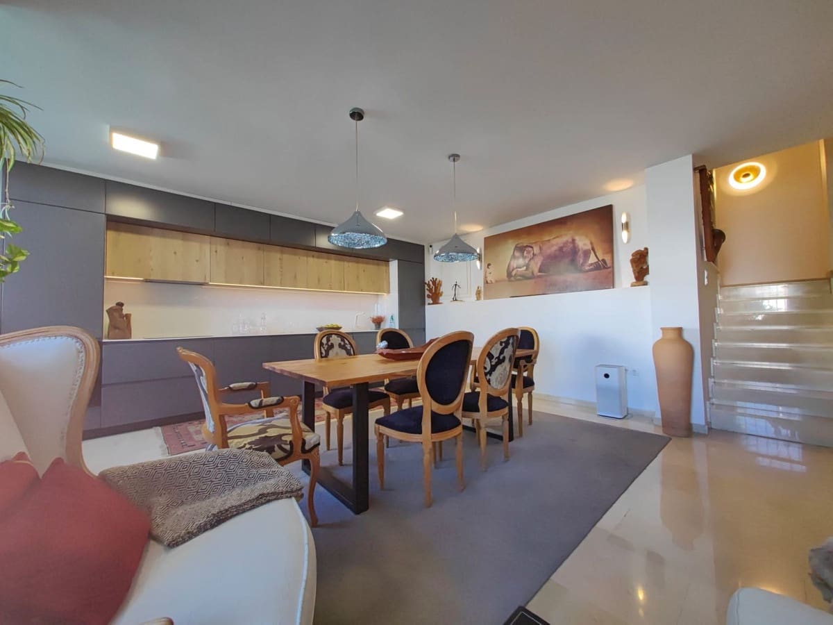 3 quarto Apartamento para venda em Estepona com piscina garagem - 430 000 € (Ref: 9107011)