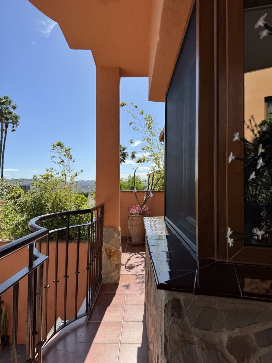 5 soveværelse Villa til salg i La Sierrezuela med swimmingpool garage - € 1.650.000 (Ref: 9107014)