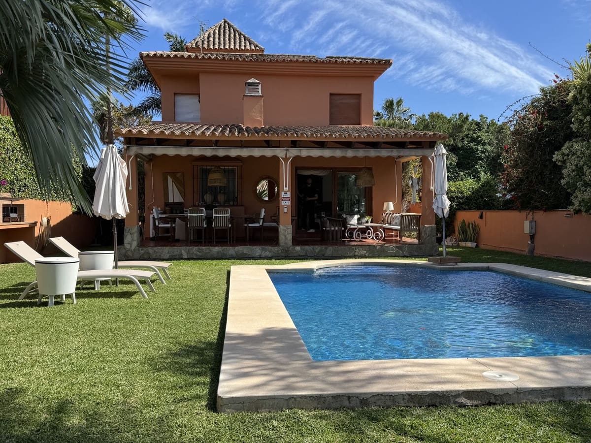 5 soveværelse Villa til salg i La Sierrezuela med swimmingpool garage - € 1.650.000 (Ref: 9107014)