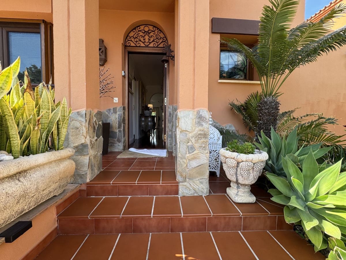 5 soveværelse Villa til salg i La Sierrezuela med swimmingpool garage - € 1.650.000 (Ref: 9107014)