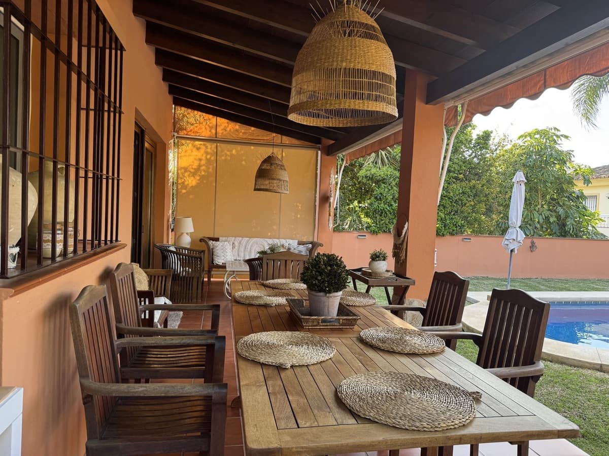 5 soveværelse Villa til salg i La Sierrezuela med swimmingpool garage - € 1.650.000 (Ref: 9107014)