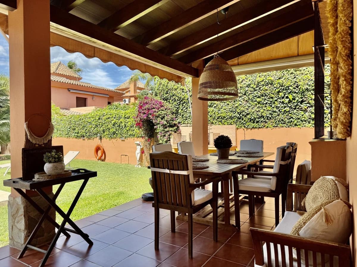 5 soveværelse Villa til salg i La Sierrezuela med swimmingpool garage - € 1.650.000 (Ref: 9107014)