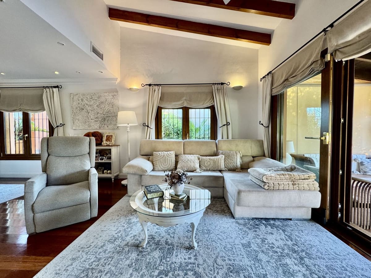 5 soveværelse Villa til salg i La Sierrezuela med swimmingpool garage - € 1.650.000 (Ref: 9107014)