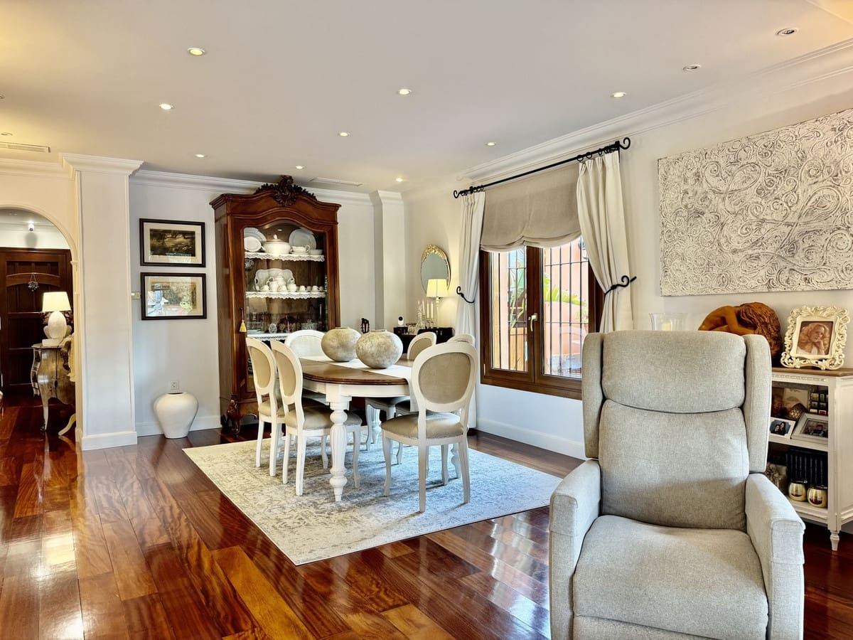 5 soveværelse Villa til salg i La Sierrezuela med swimmingpool garage - € 1.650.000 (Ref: 9107014)