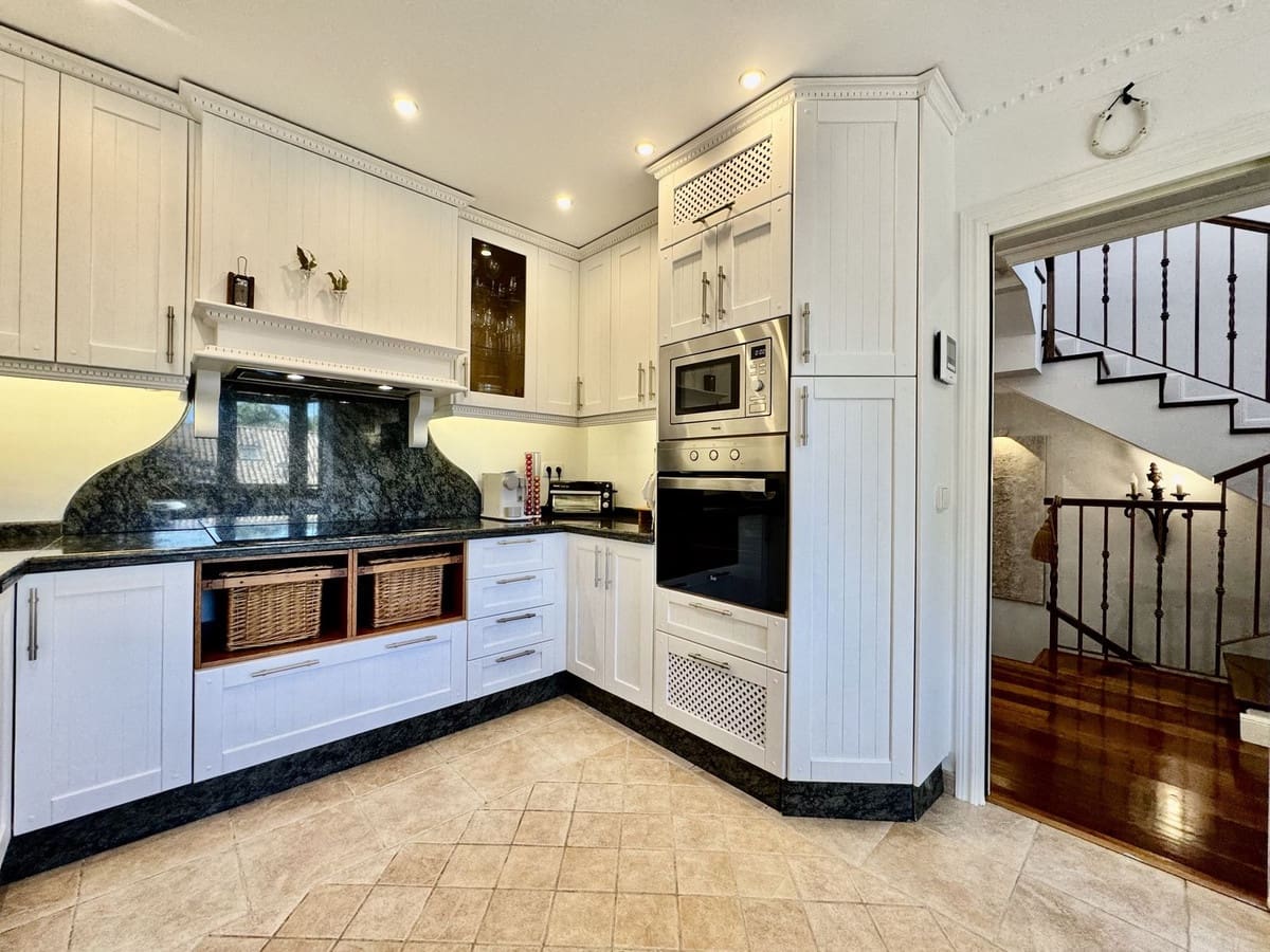 5 soveværelse Villa til salg i La Sierrezuela med swimmingpool garage - € 1.650.000 (Ref: 9107014)