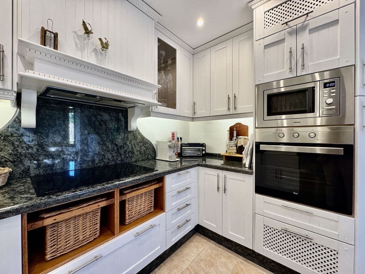 5 soveværelse Villa til salg i La Sierrezuela med swimmingpool garage - € 1.650.000 (Ref: 9107014)