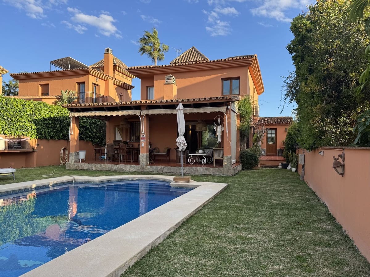 5 soveværelse Villa til salg i La Sierrezuela med swimmingpool garage - € 1.650.000 (Ref: 9107014)