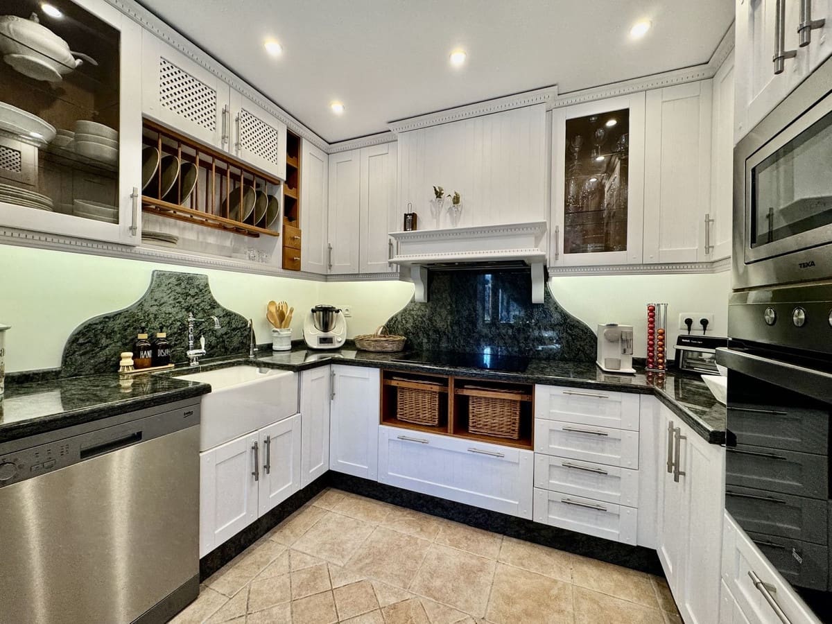 5 soveværelse Villa til salg i La Sierrezuela med swimmingpool garage - € 1.650.000 (Ref: 9107014)