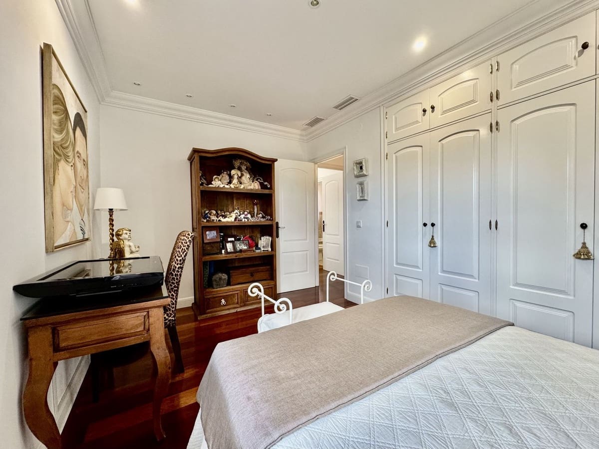 5 soveværelse Villa til salg i La Sierrezuela med swimmingpool garage - € 1.650.000 (Ref: 9107014)