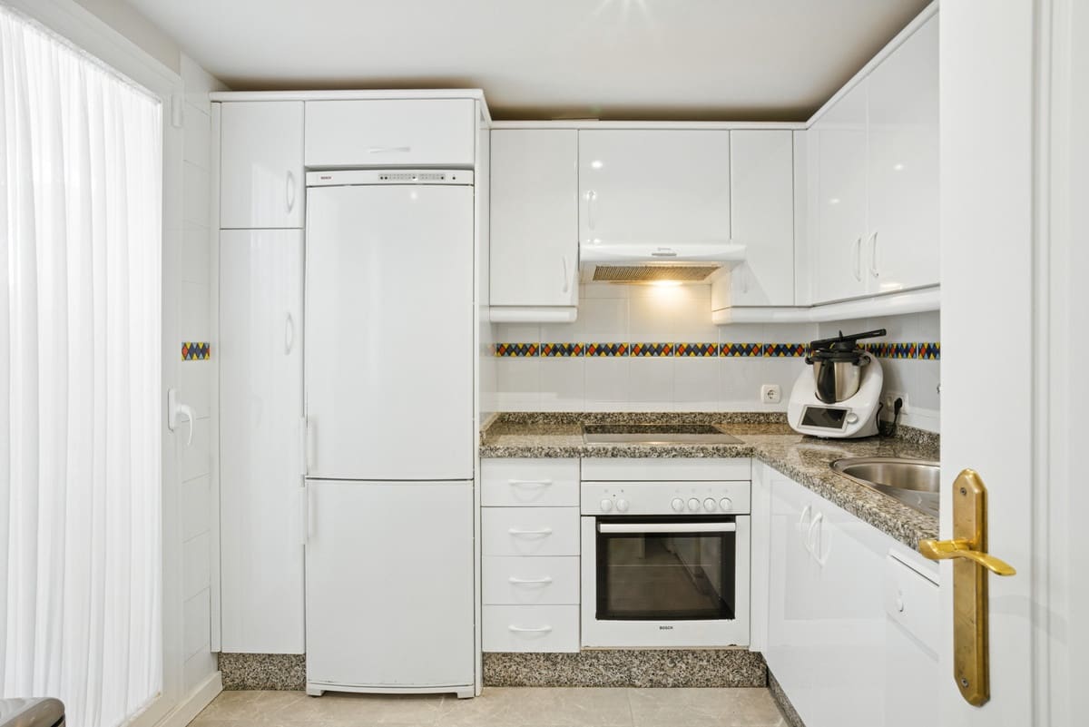 3 soveværelse Byhus til salg i Nueva Andalucia med swimmingpool garage - € 730.000 (Ref: 9108091)