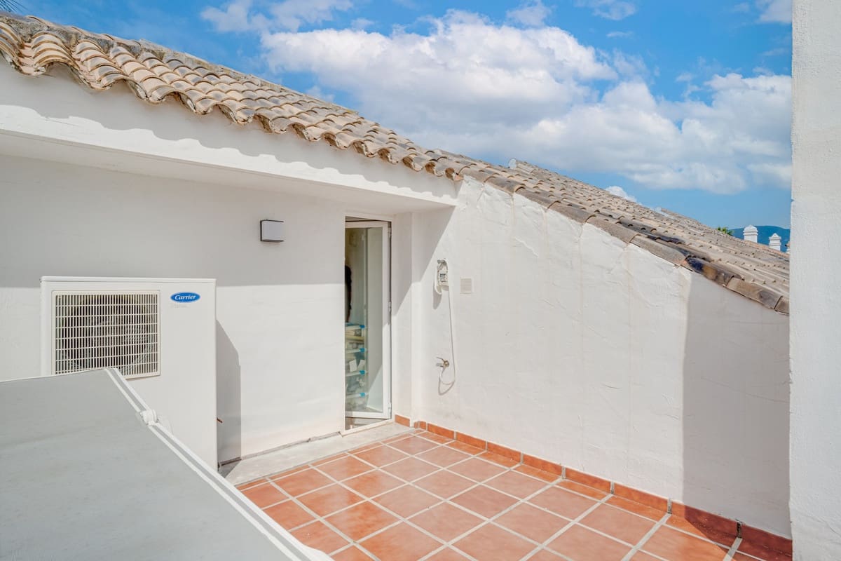 3 soveværelse Byhus til salg i Nueva Andalucia med swimmingpool garage - € 730.000 (Ref: 9108091)