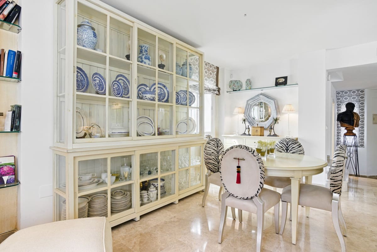 3 soveværelse Byhus til salg i Nueva Andalucia med swimmingpool garage - € 730.000 (Ref: 9108091)