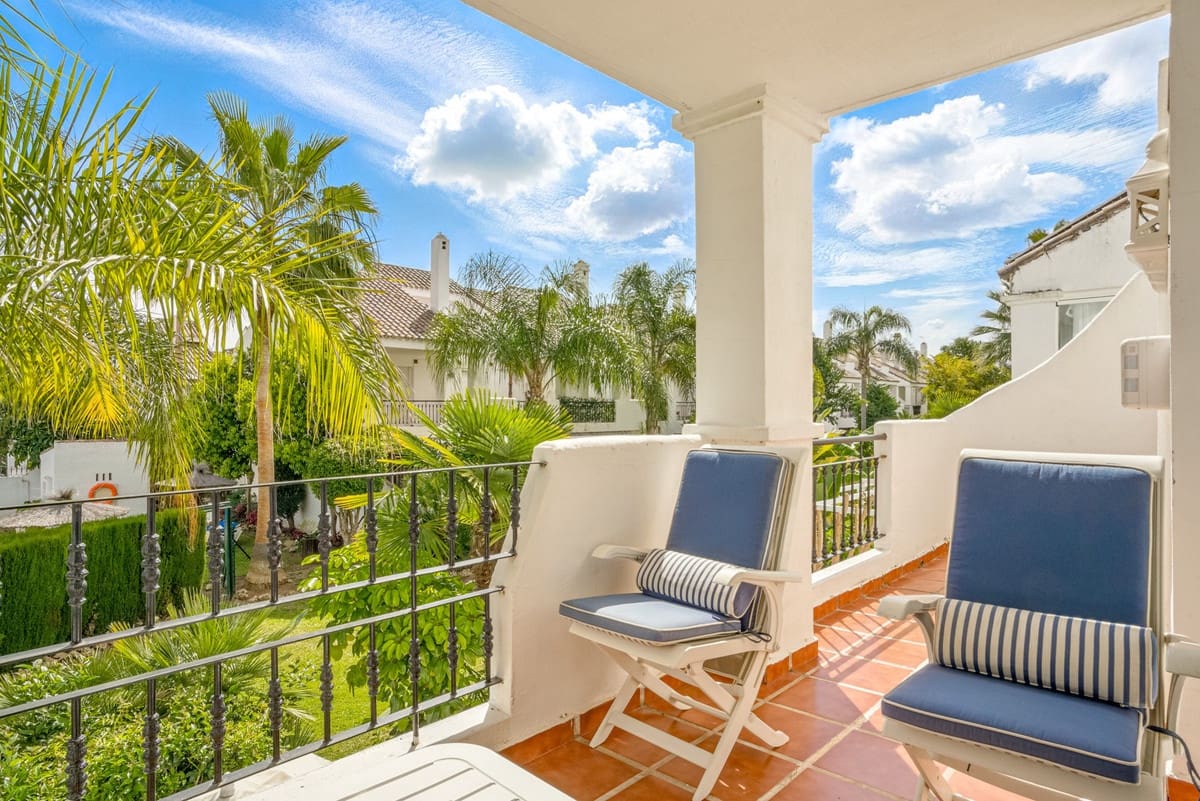 3 soveværelse Byhus til salg i Nueva Andalucia med swimmingpool garage - € 730.000 (Ref: 9108091)