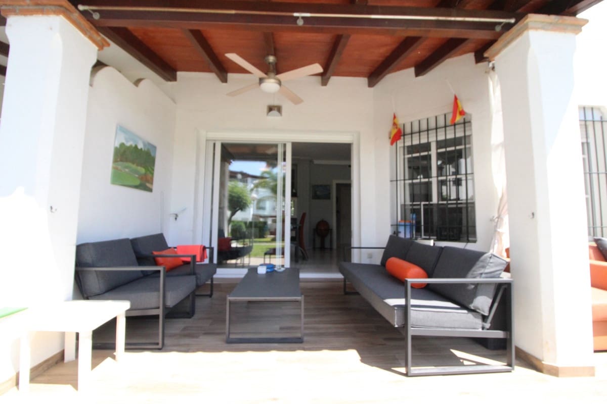 3 soverom Hus til salgs i Nueva Andalucia med svømmebasseng garasje - € 679 000 (Ref: 9108092)