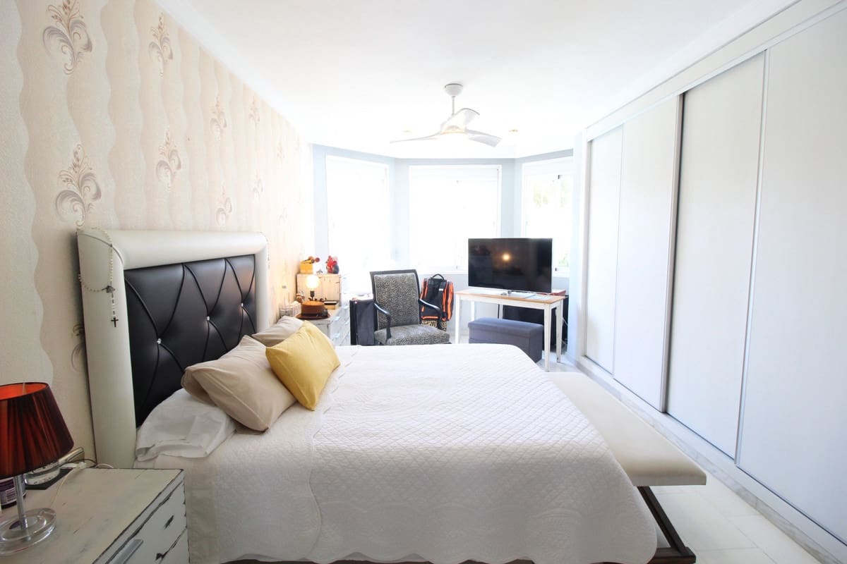 3 soverom Hus til salgs i Nueva Andalucia med svømmebasseng garasje - € 679 000 (Ref: 9108092)