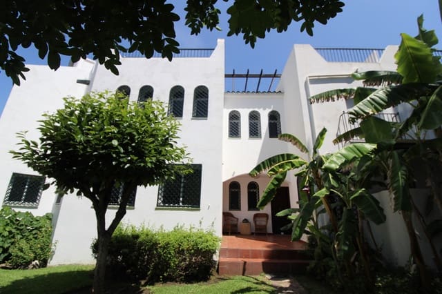 3 soverom Hus til salgs i Nueva Andalucia, Marbella med svømmebasseng garasje - € 679 000 (Ref: 9108092)