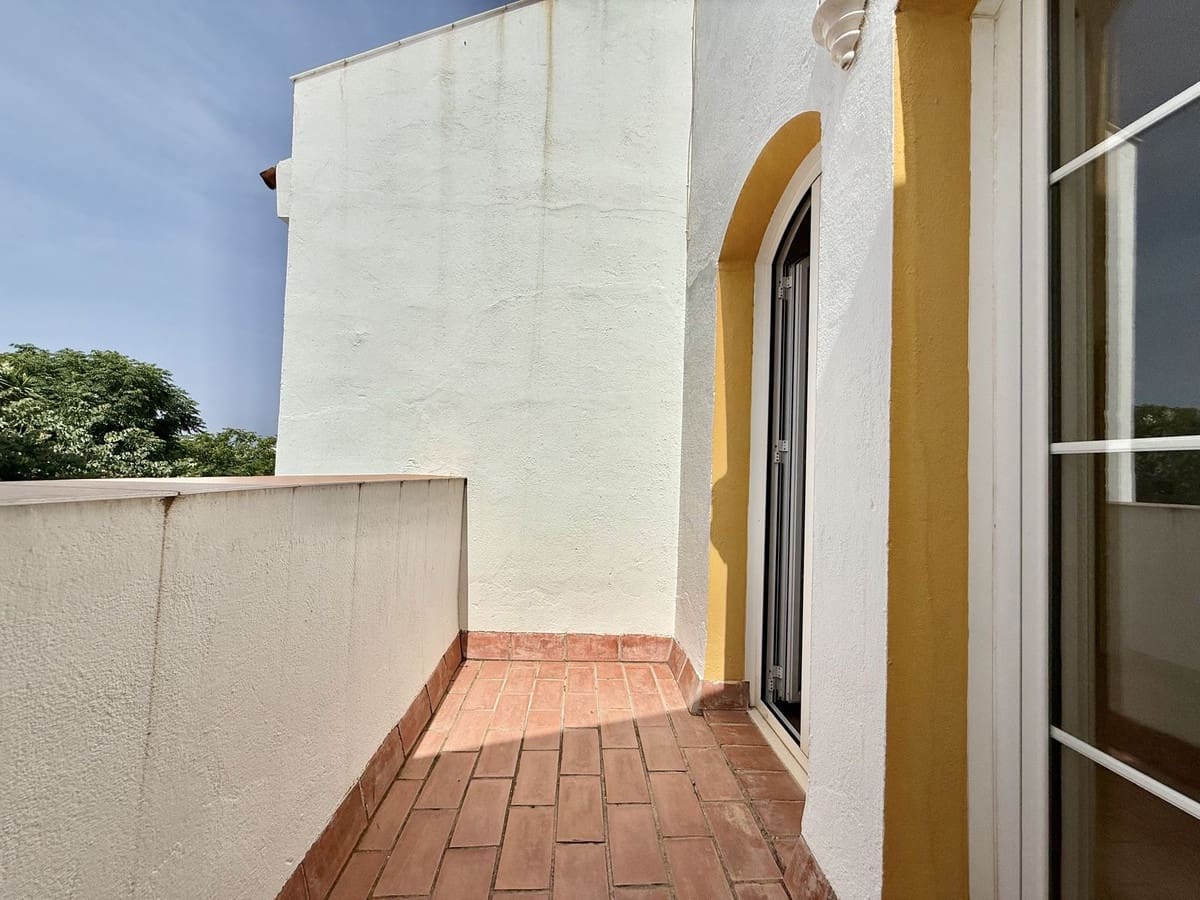 3 sypialnia Dom na sprzedaż w Nueva Andalucia z basenem garażem - 539 000 € (Ref: 9108093)