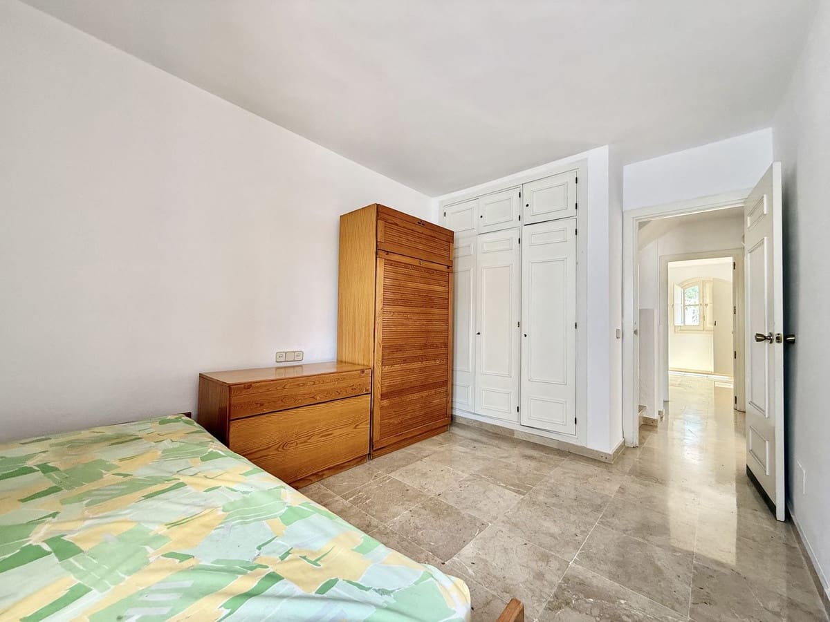 3 sypialnia Dom na sprzedaż w Nueva Andalucia z basenem garażem - 539 000 € (Ref: 9108093)