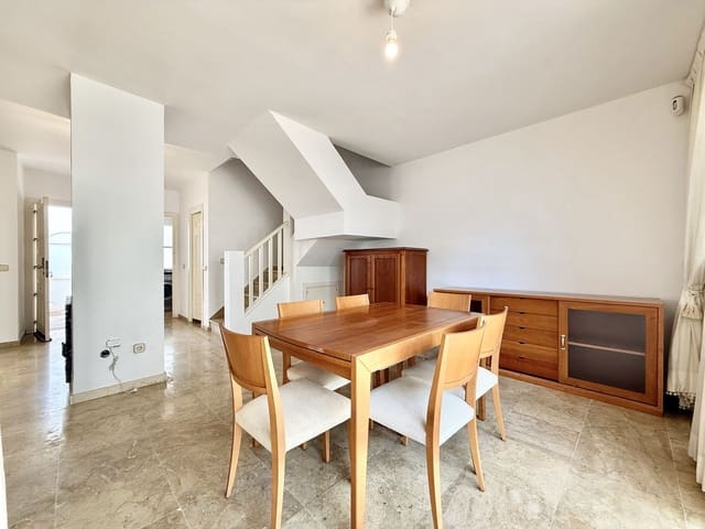 3 sypialnia Dom na sprzedaż w Nueva Andalucia, Marbella z basenem garażem - 539 000 € (Ref: 9108093)