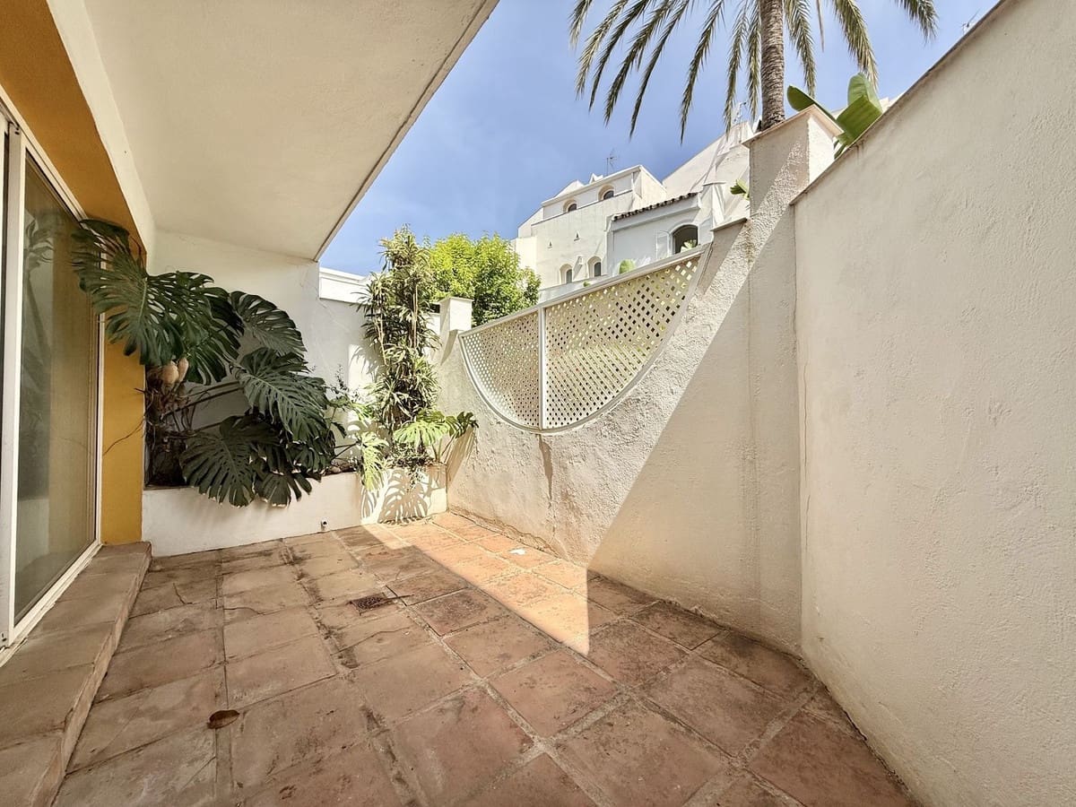 3 sypialnia Dom na sprzedaż w Nueva Andalucia z basenem garażem - 539 000 € (Ref: 9108093)