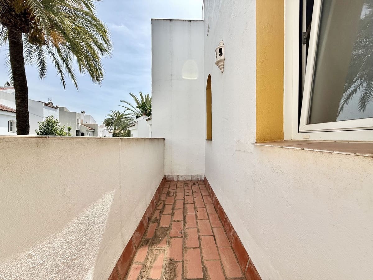 3 sypialnia Dom na sprzedaż w Nueva Andalucia z basenem garażem - 539 000 € (Ref: 9108093)